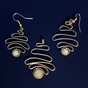 Earrimg and pendant set